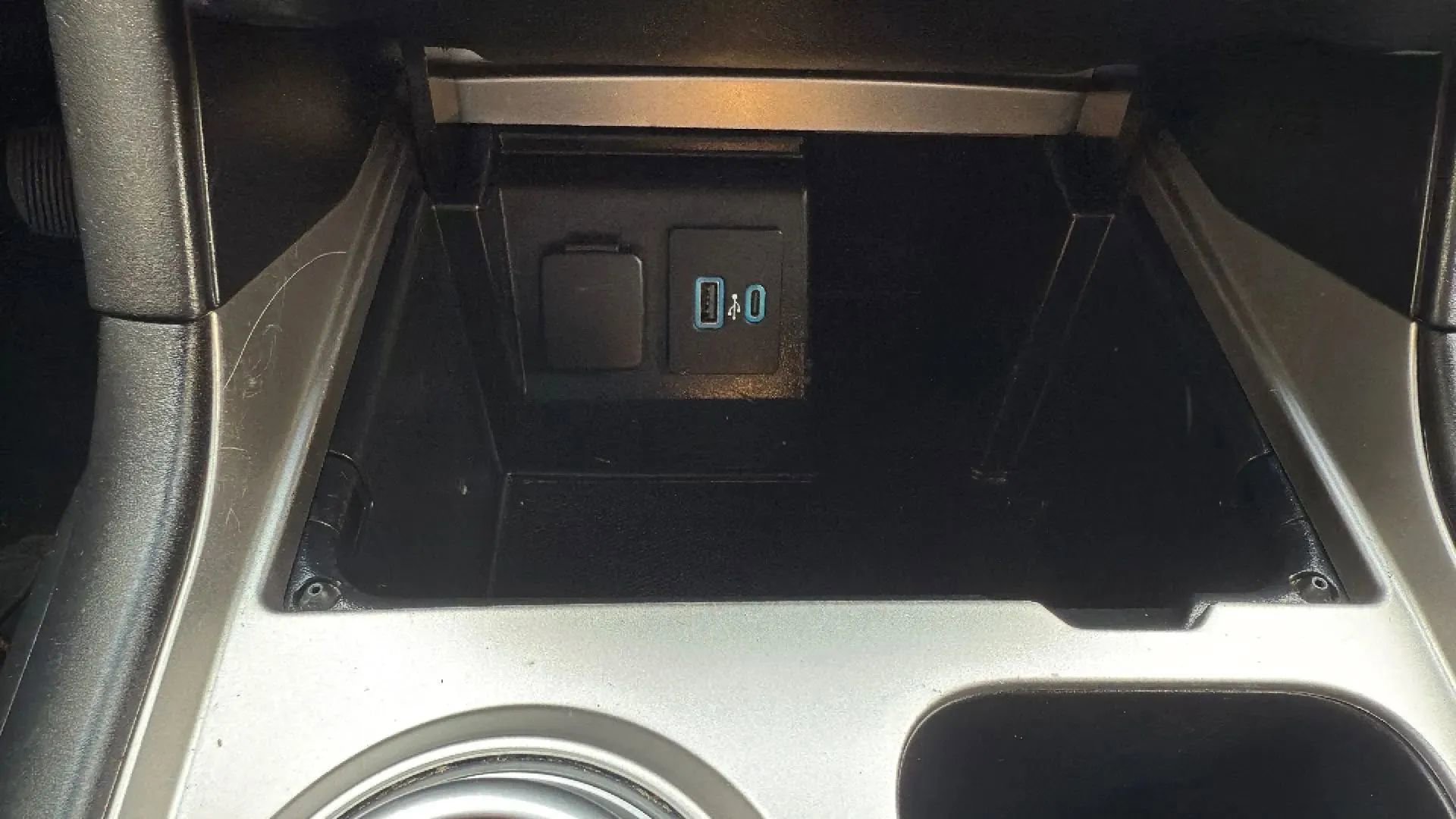 Used 2020 Ford Explorer XLT w/ Comfort Package image 19