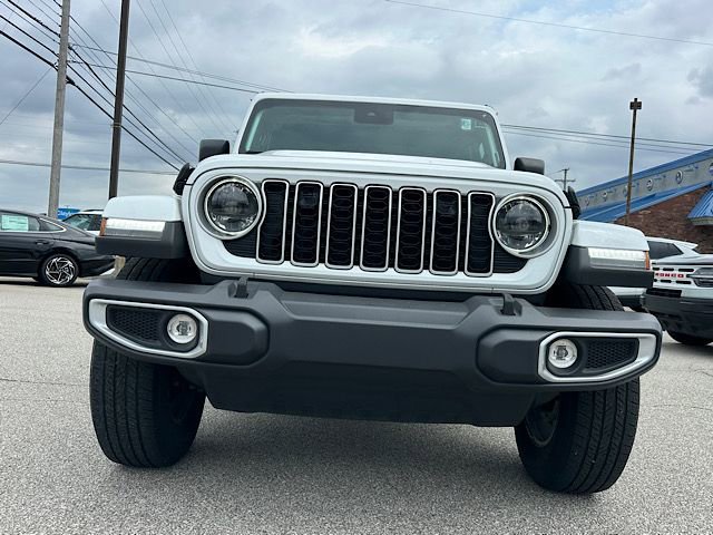 Used 2025 Jeep Wrangler Sahara image 11