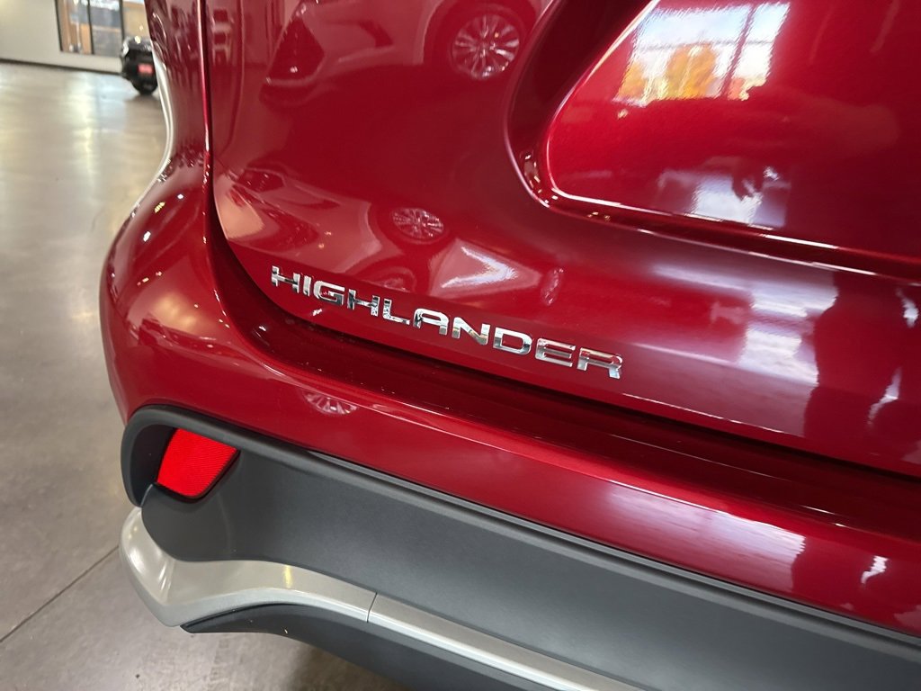 New 2026 Toyota Highlander XSE image 8