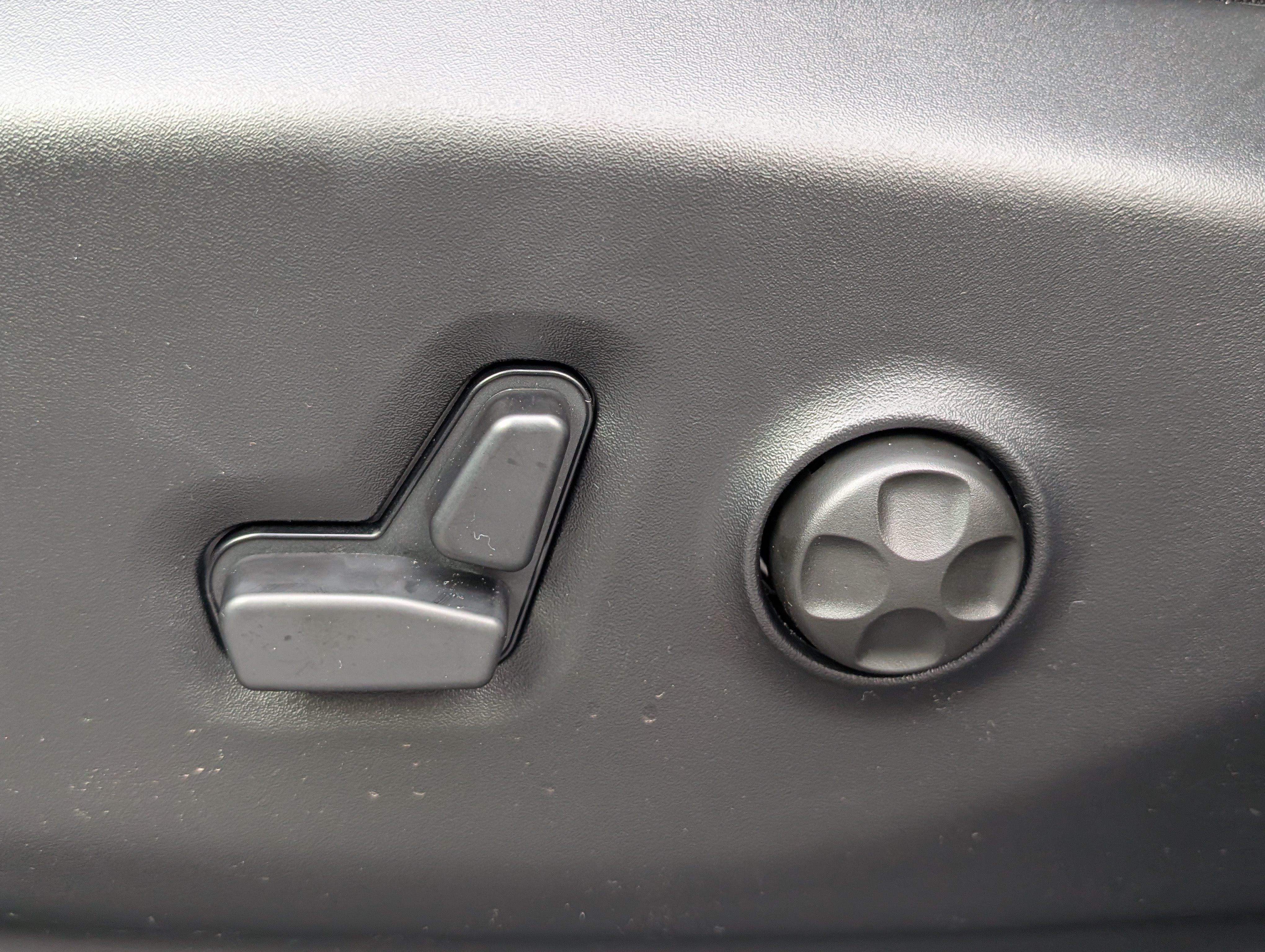 New 2026 Chrysler Pacifica Limited AWD/4WD image 23
