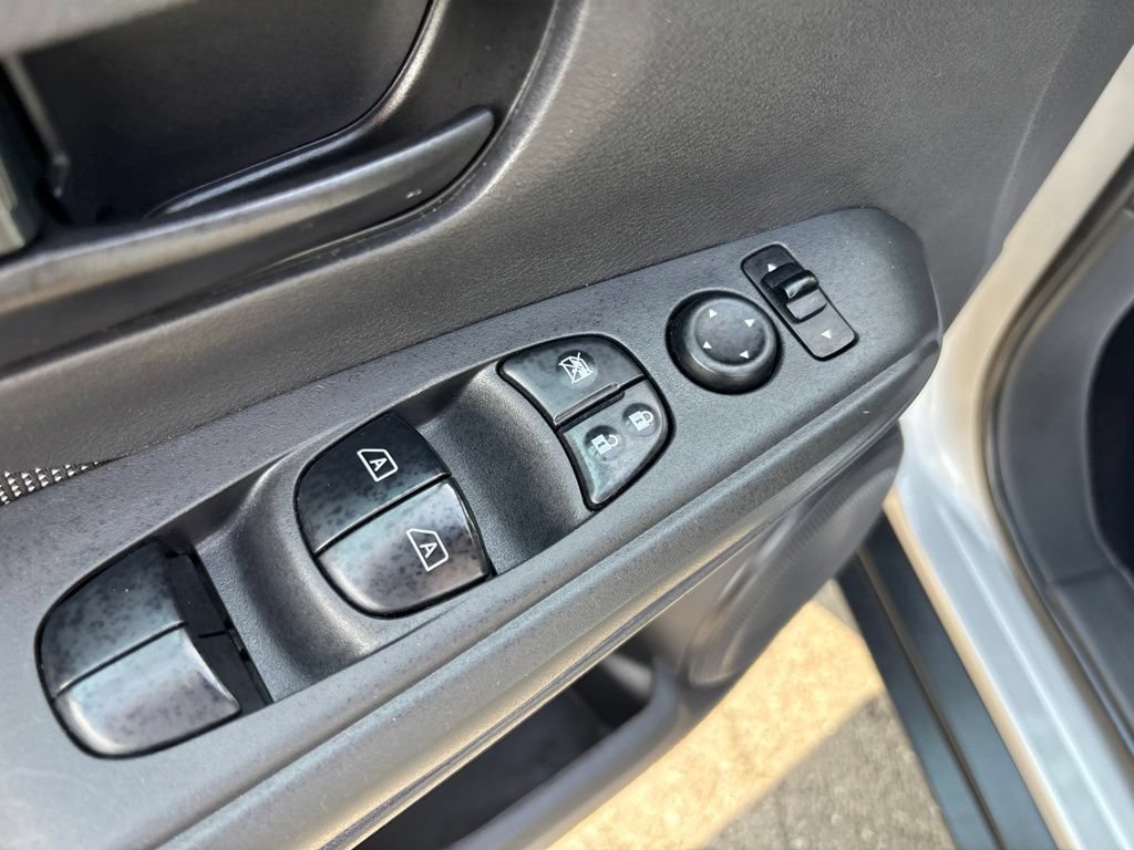 Used 2018 Nissan Kicks S FWD image 17