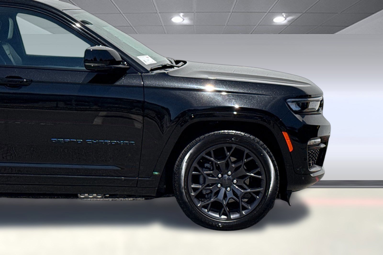 Used 2024 Jeep Grand Cherokee Summit w/ High Altitude Package AWD/4WD image 17