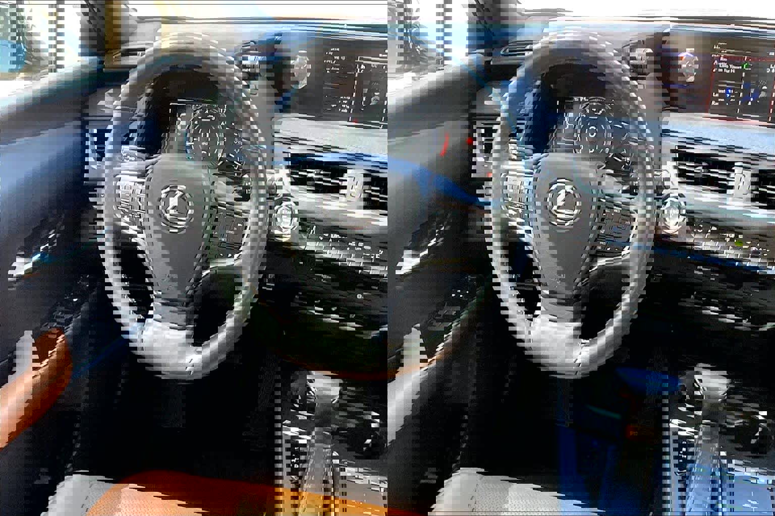 Used 2020 Lexus UX 200 w/ Premium Package image 6