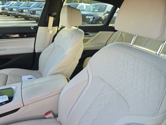 Used 2022 BMW 745e xDrive w/ M Sport Package AWD/4WD image 10