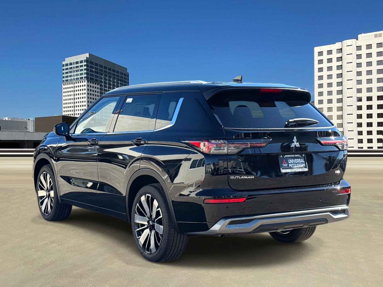 New 2026 Mitsubishi Outlander SEL image 3
