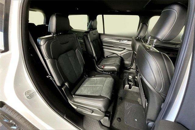 New 2025 Jeep Grand Cherokee L Altitude image 11