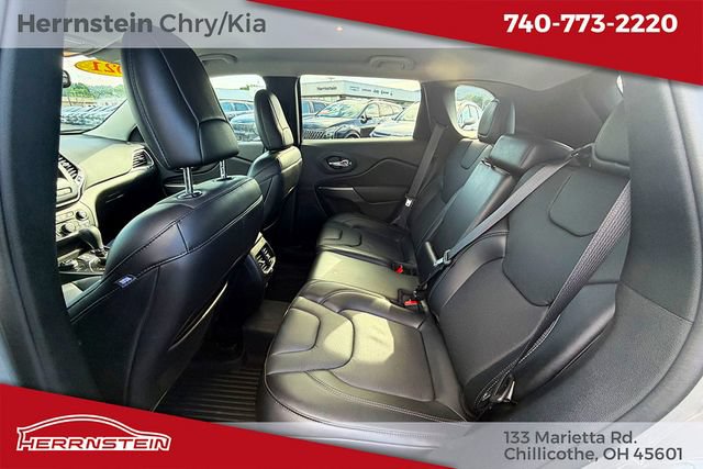 Used 2021 Jeep Cherokee Latitude Lux w/ Mopar Interior Package AWD/4WD image 23