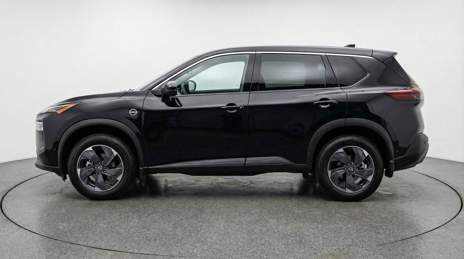 Used 2025 Nissan Rogue SV image 5