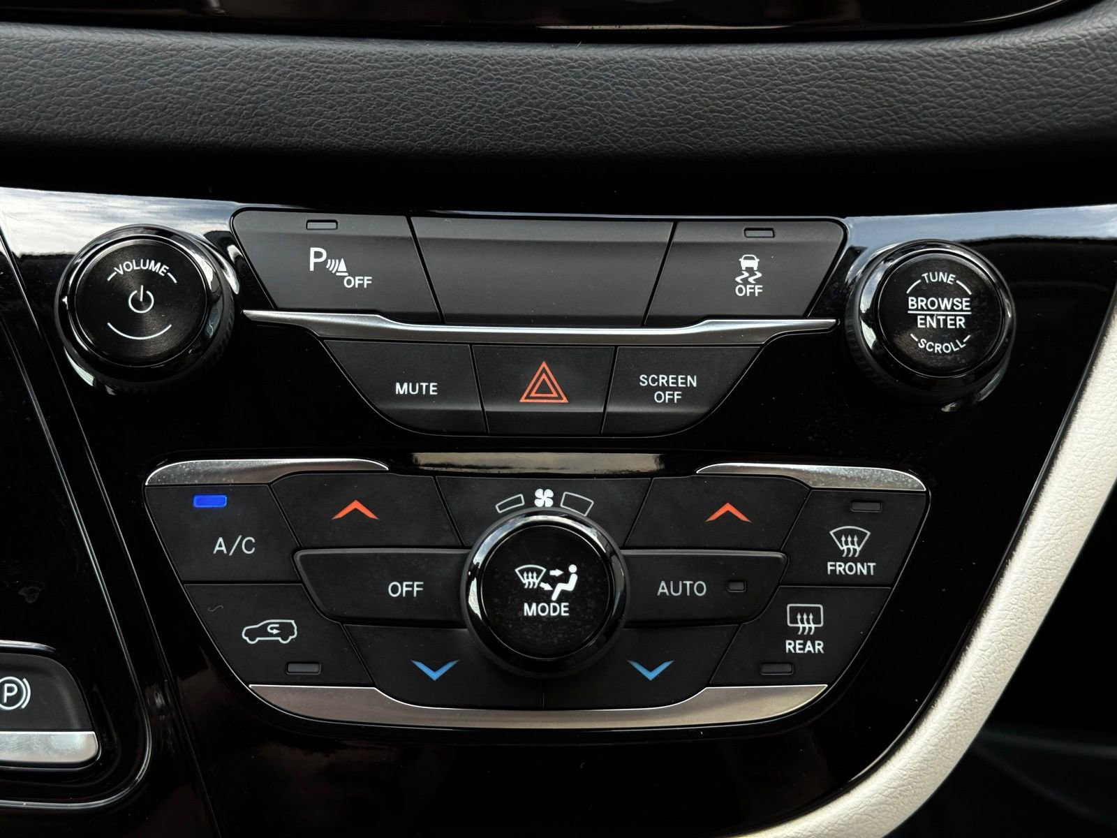 Used 2018 Chrysler Pacifica Touring Plus image 46