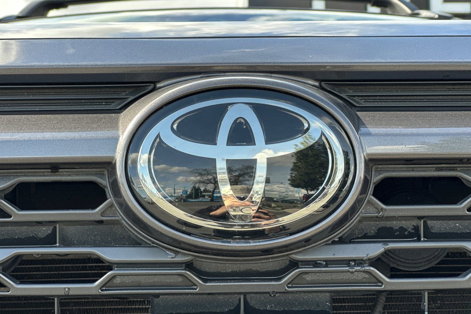 Used 2023 Toyota RAV4 XLE Premium image 39