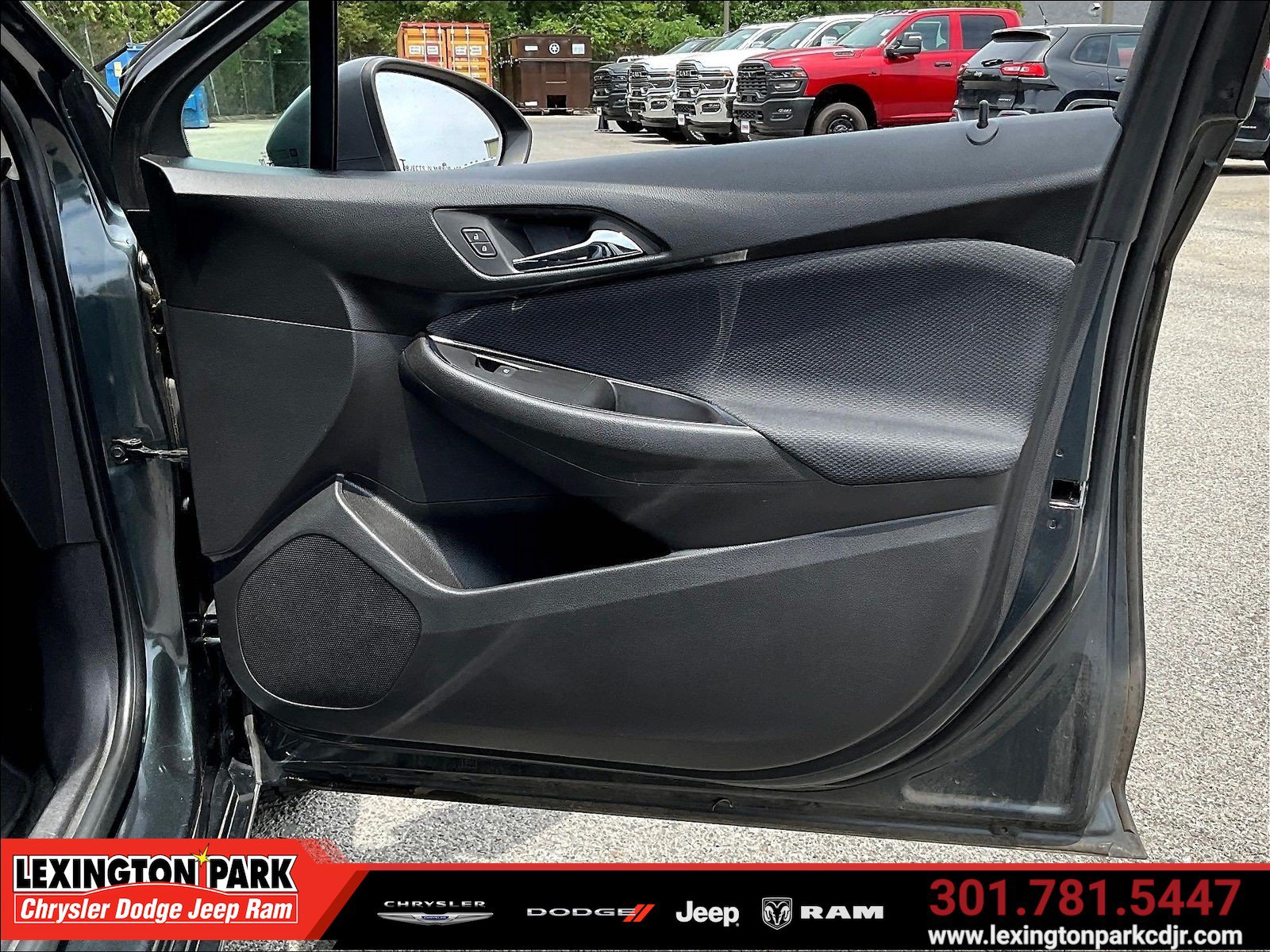 Used 2017 Chevrolet Cruze LT FWD image 27