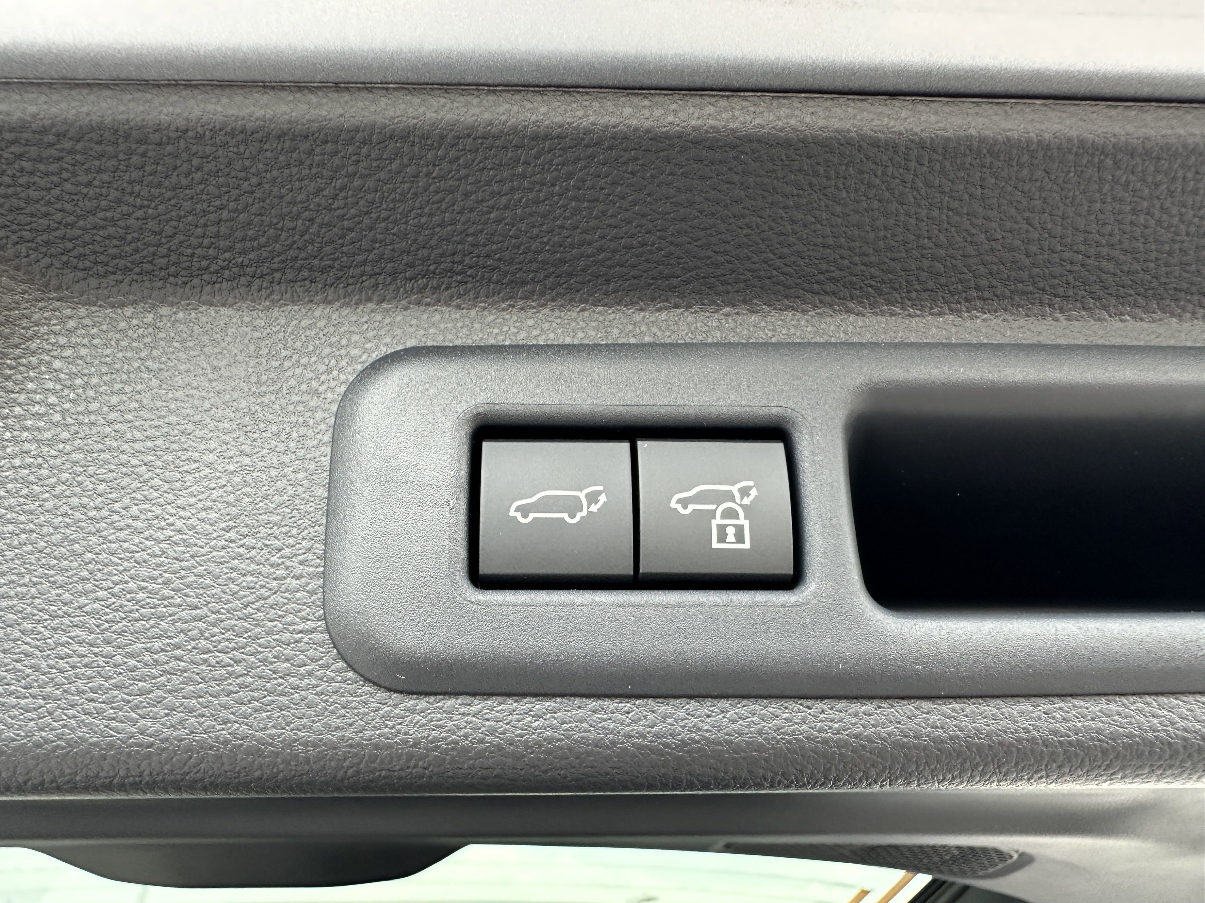 Used 2025 Toyota Sequoia Capstone image 41