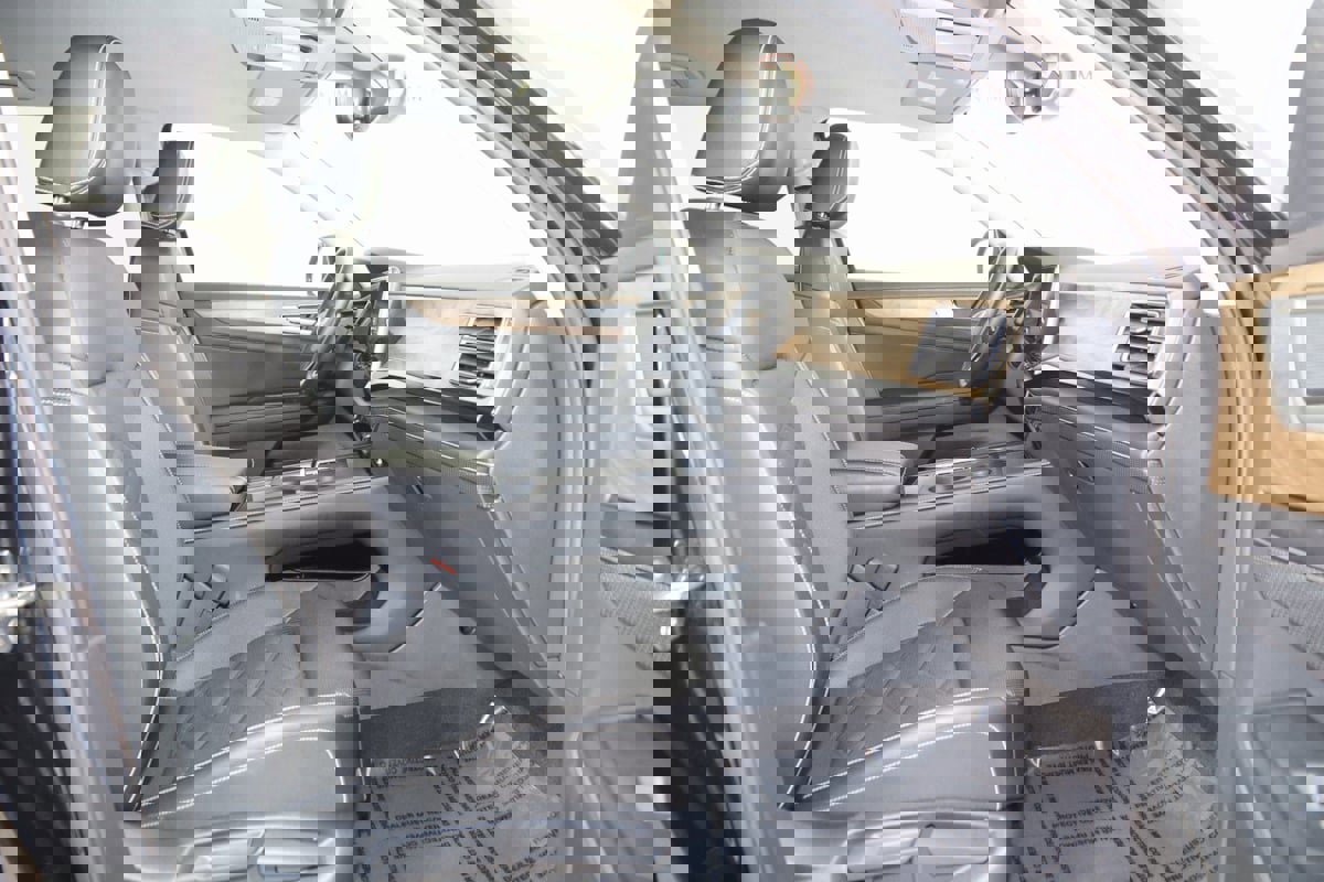 Used 2024 Volkswagen Atlas SE image 12