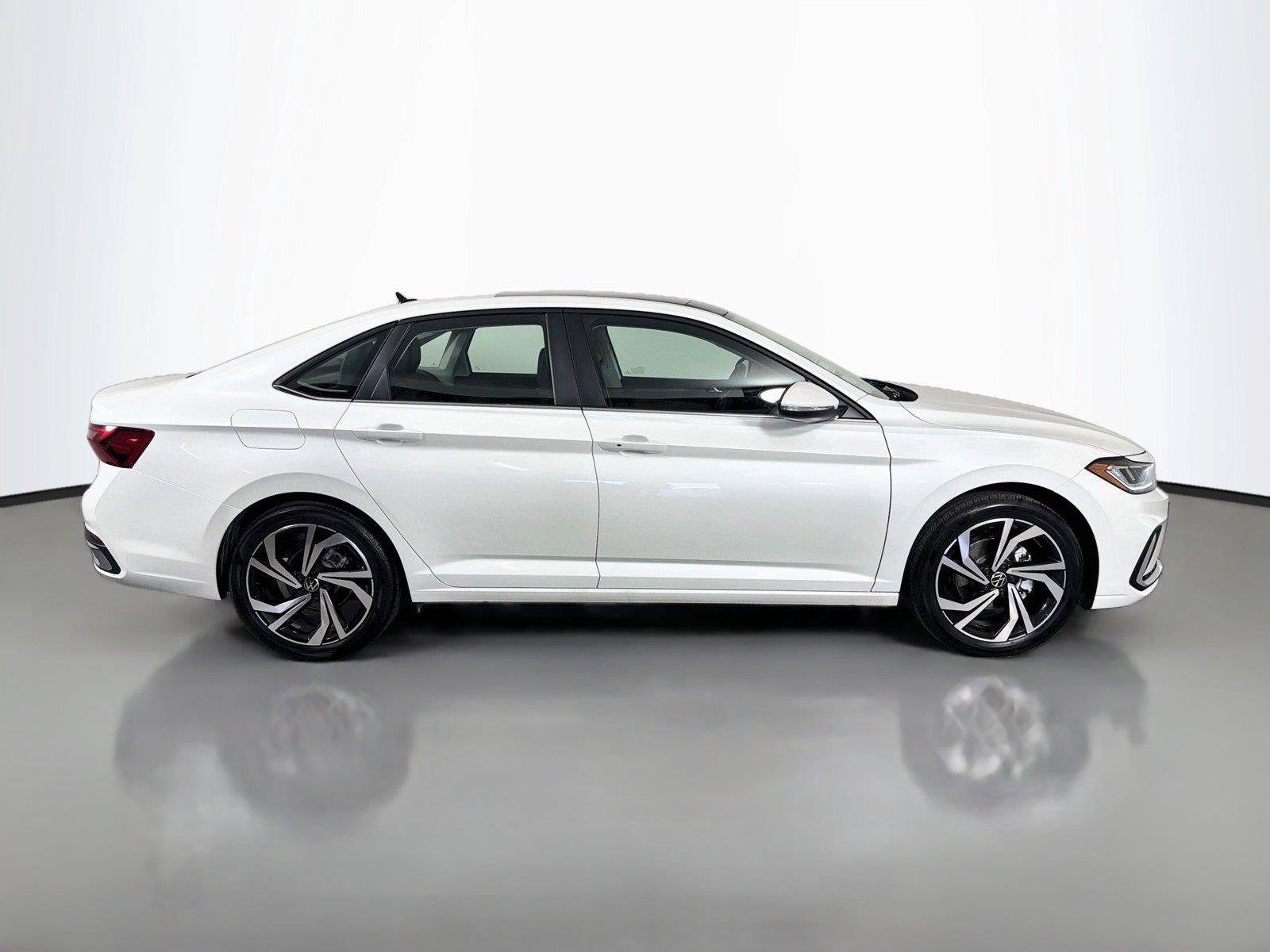 New 2027 Volkswagen Jetta SEL FWD image 4