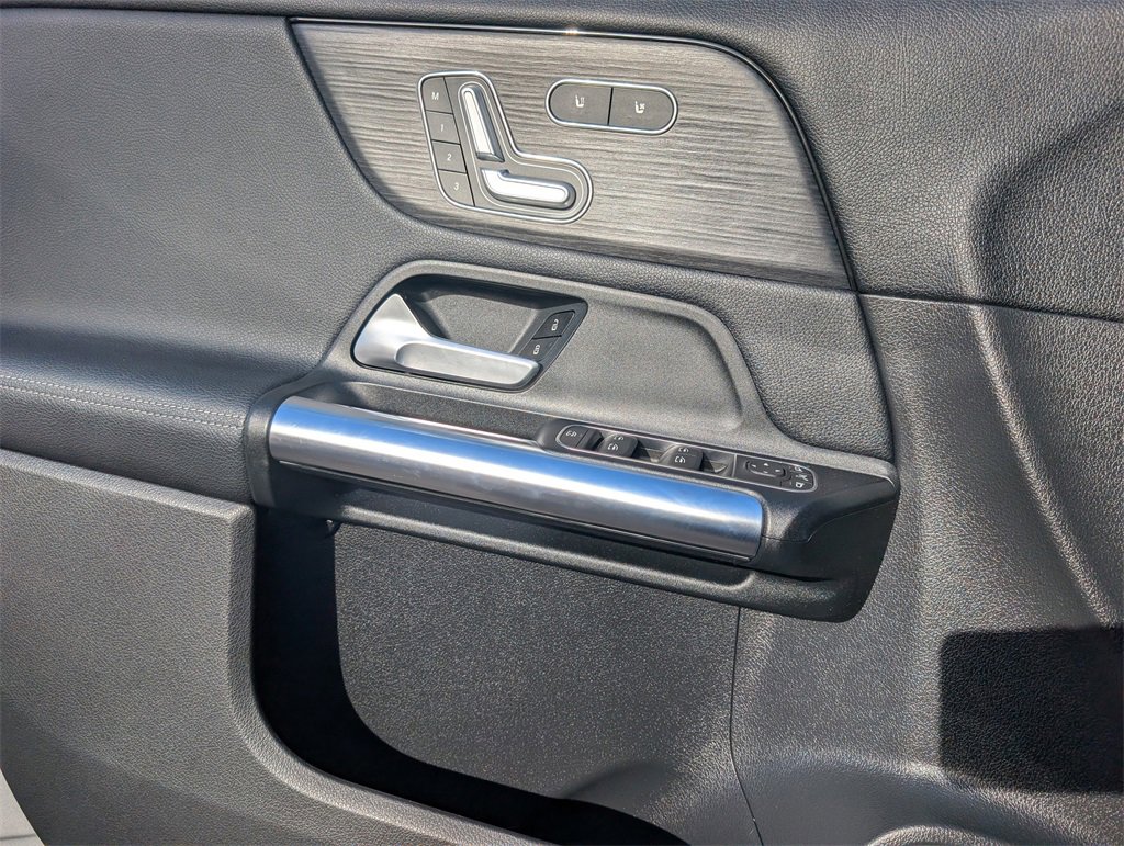 Used 2022 Mercedes-Benz GLA 250 4MATIC image 12