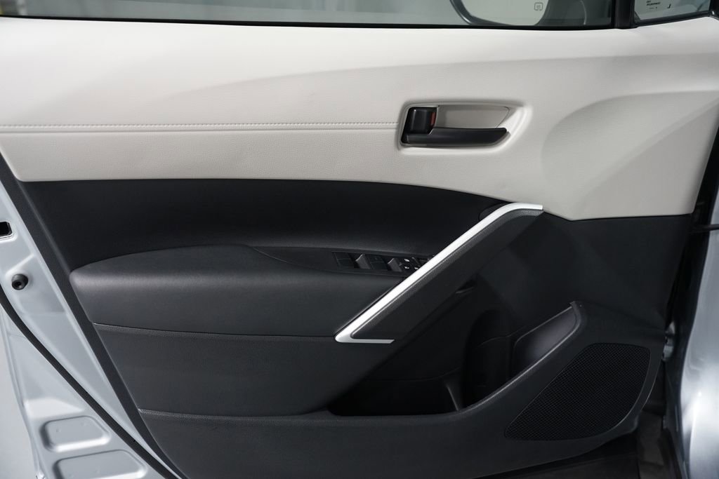 Used 2025 Toyota Corolla Cross L FWD image 26