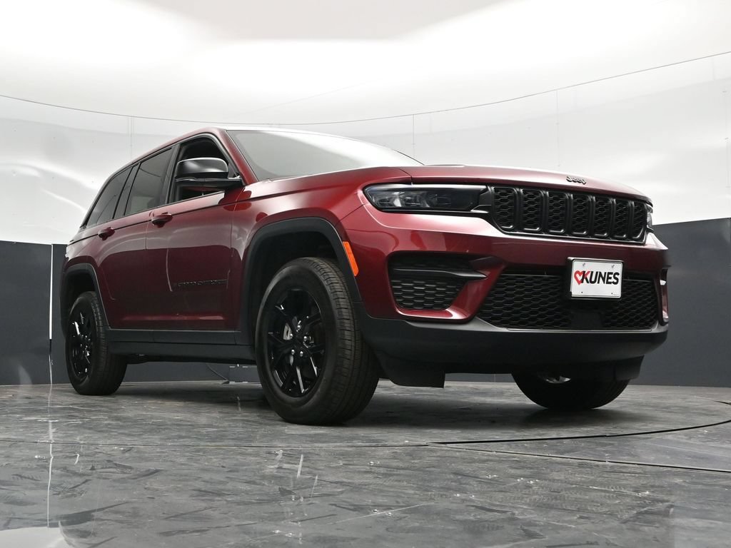Used 2025 Jeep Grand Cherokee Altitude AWD/4WD image 53