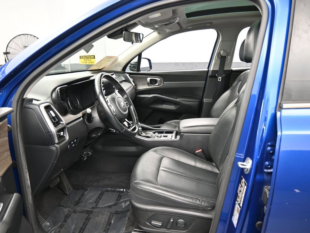 Used 2021 Kia Sorento EX w/ Panoramic Sunroof Package image 12