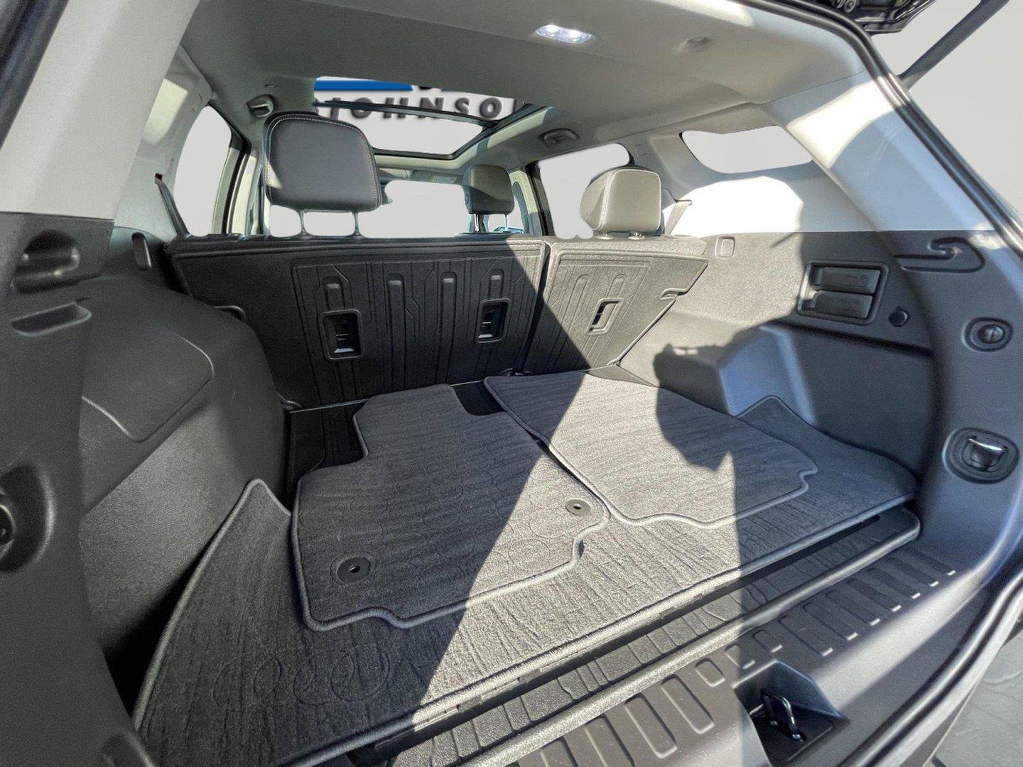 Used 2024 GMC Terrain SLT w/ Elevation Edition AWD/4WD image 10