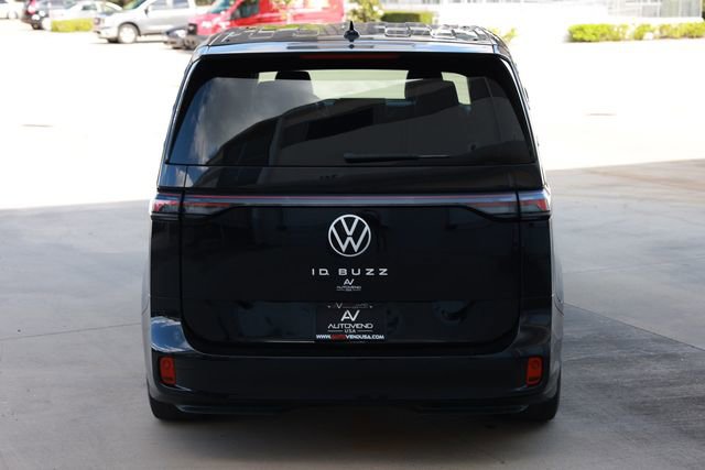 Used 2025 Volkswagen ID. Buzz Pro S RWD image 12