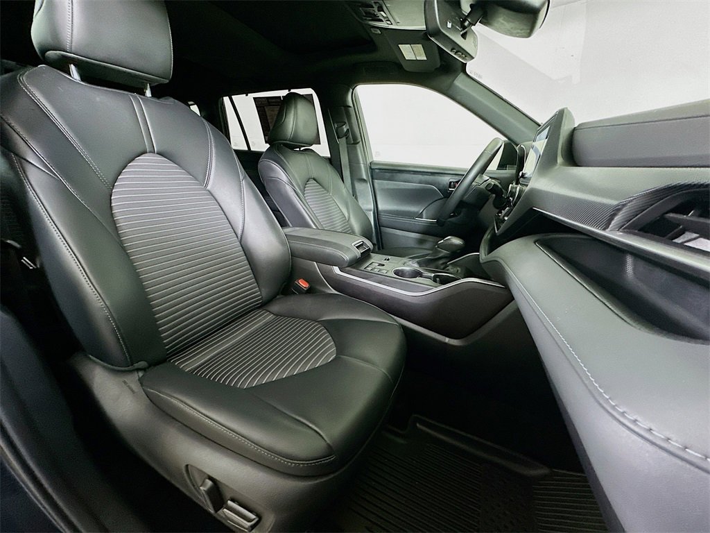 Used 2024 Toyota Highlander XSE image 12