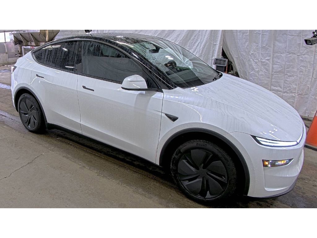 Used 2026 Tesla Model Y Long Range image 2
