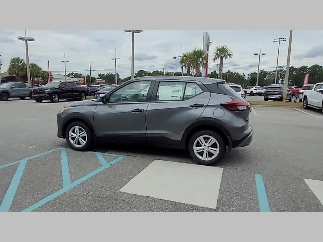 New 2025 Nissan Kicks Play S image 28