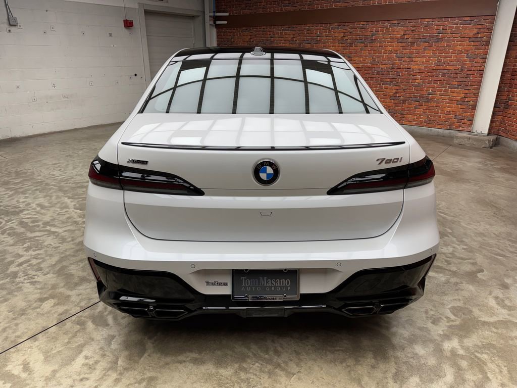 Certified 2025 BMW 760i xDrive w/ Luxury Rear Seating Package image 5