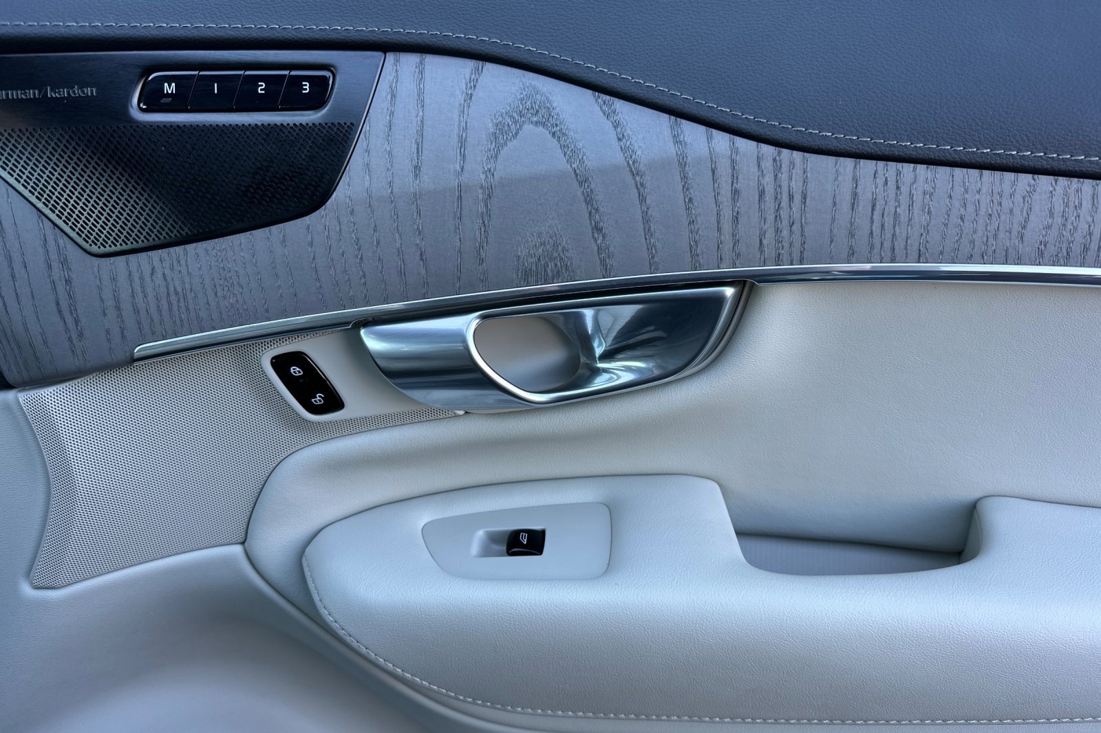 Used 2025 Volvo XC90 B6 Ultra image 20