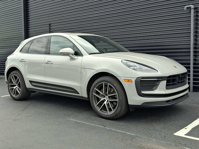 Certified 2024 Porsche Macan AWD/4WD image 9