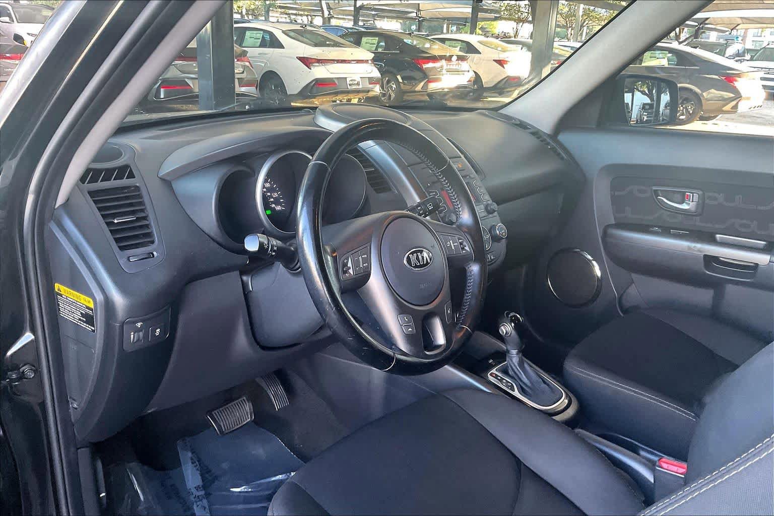 Used 2013 Kia Soul + FWD image 17