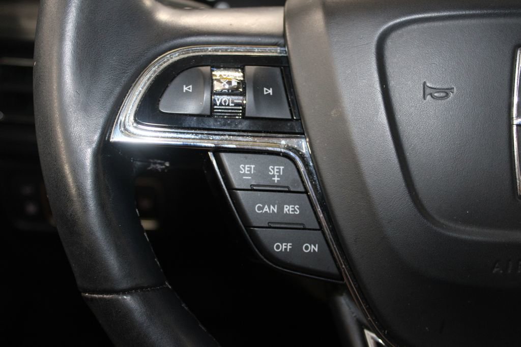 Used 2022 Lincoln Nautilus Reserve w/ Monochromatic Package image 37