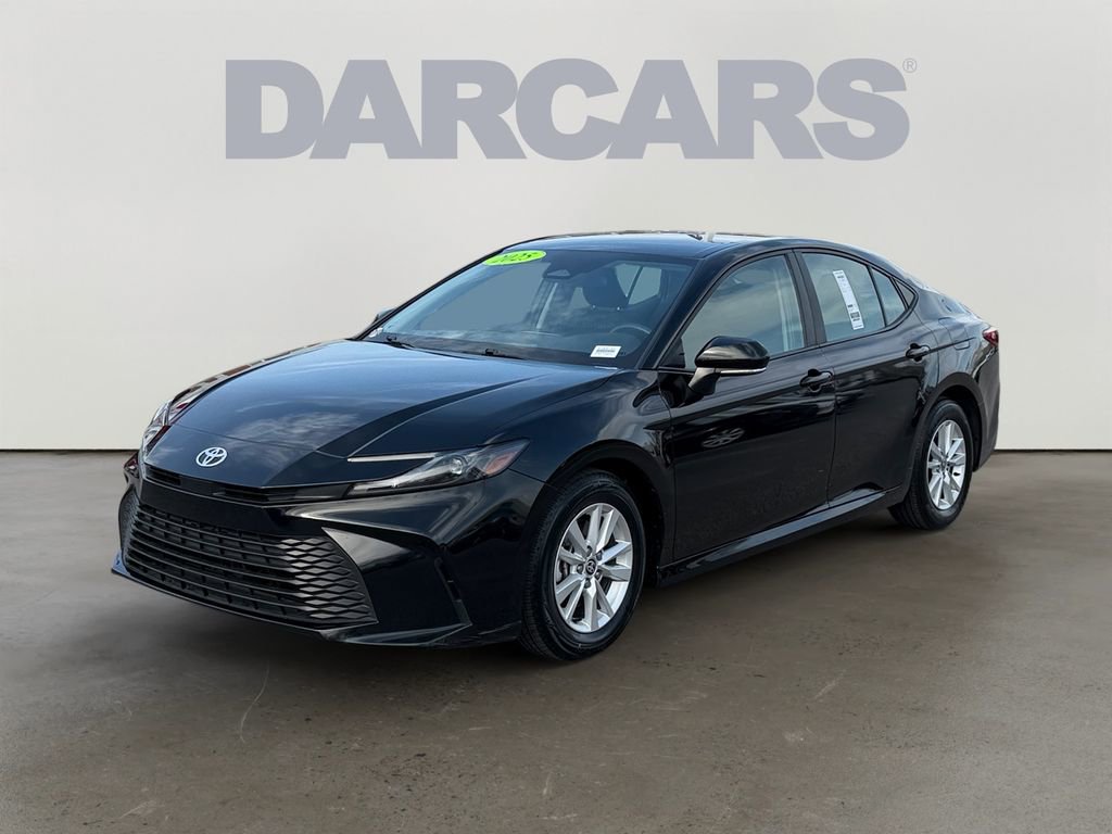 Used 2025 Toyota Camry LE image 3