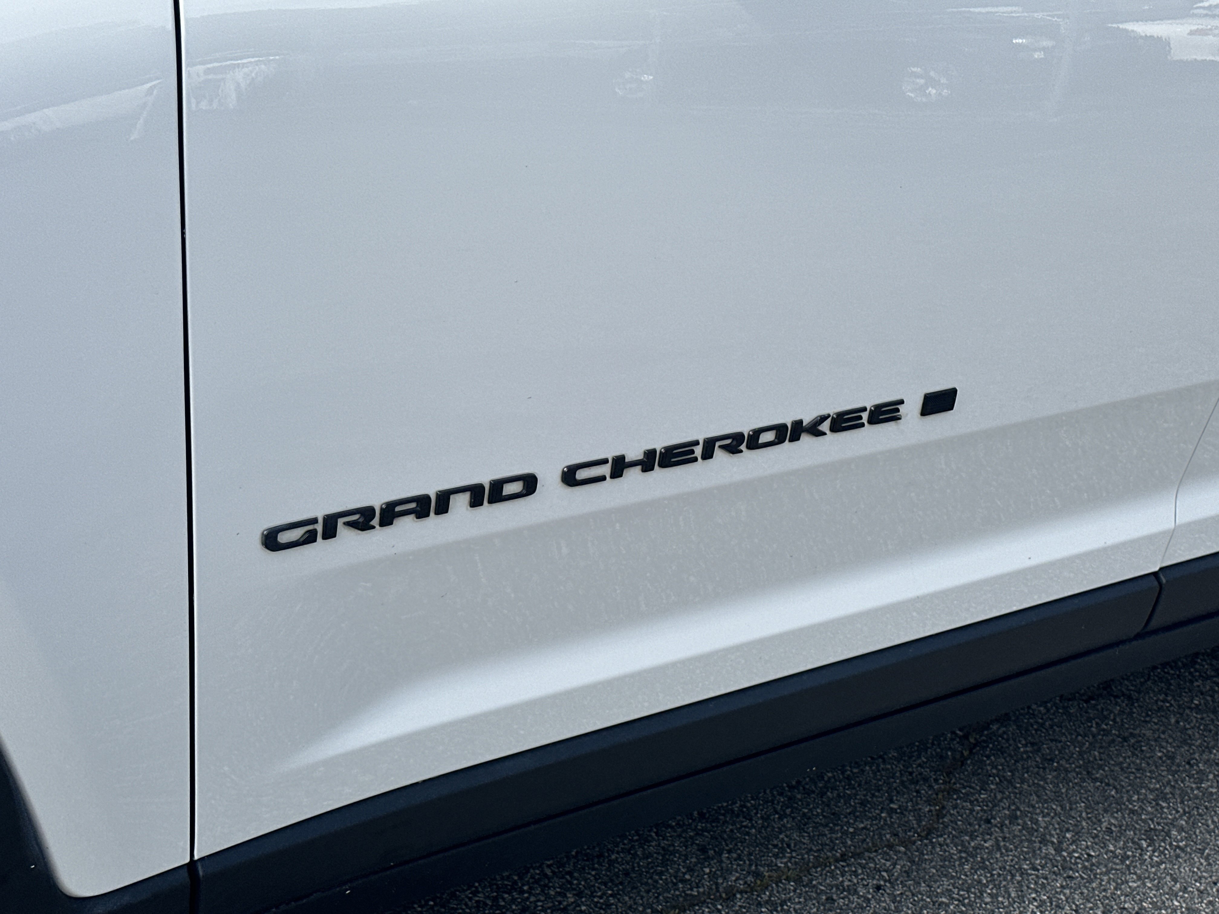 Used 2023 Jeep Grand Cherokee Limited w/ Luxury Tech Group II RWD image 14