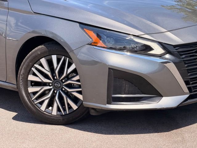 Used 2024 Nissan Altima 2.5 SV FWD image 2