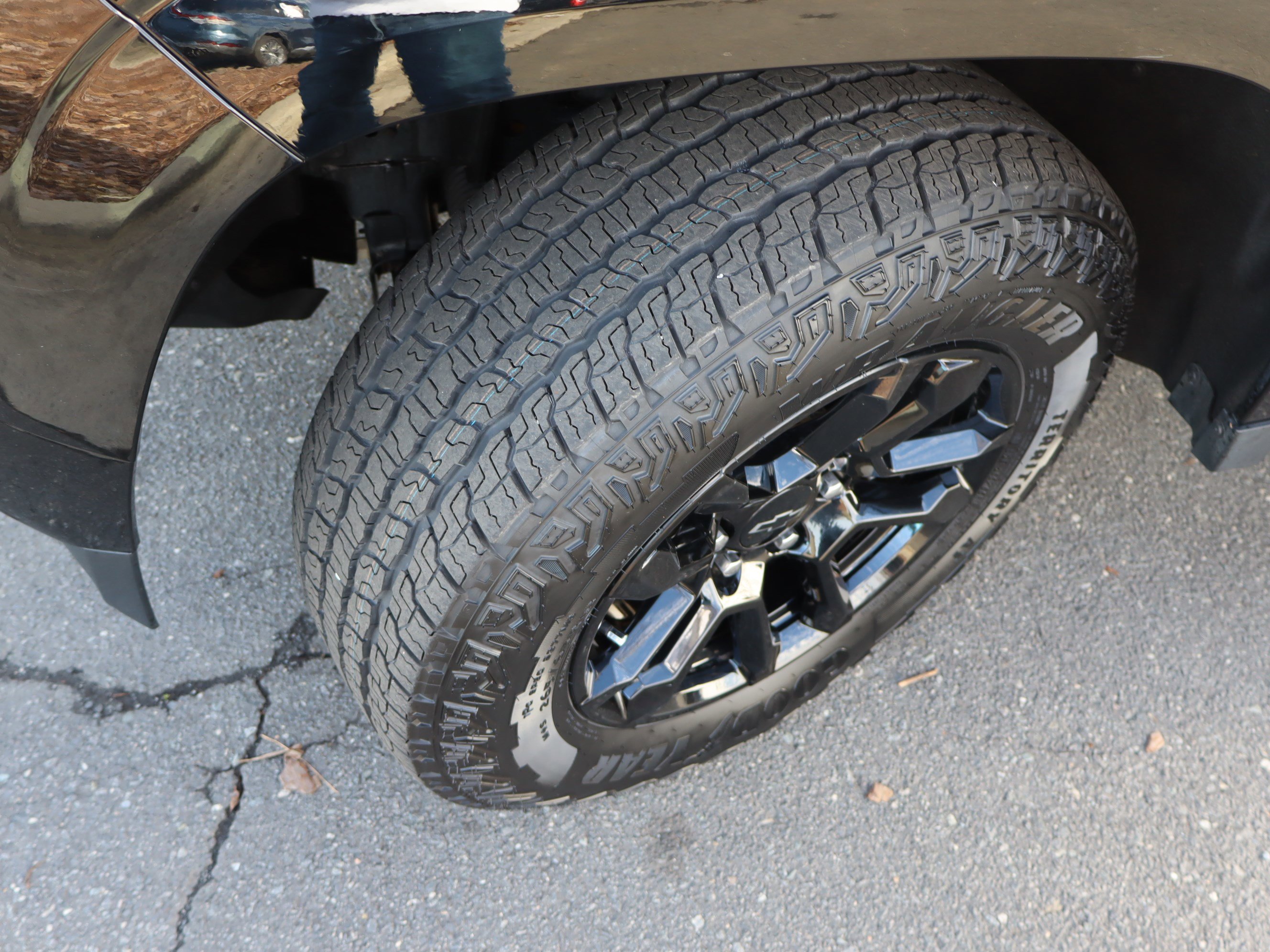 Certified 2025 Chevrolet Colorado Z71 w/ Midnight Edition image 41