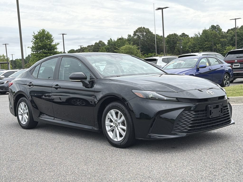 Used 2025 Toyota Camry LE FWD image 7