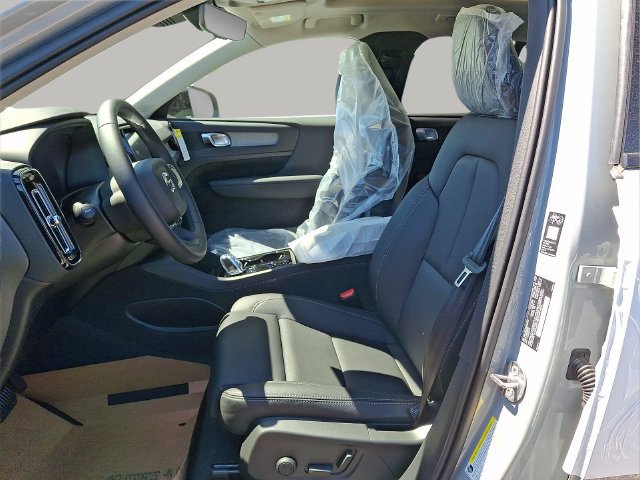 New 2026 Volvo XC40 B5 Plus w/ Protection Package Premier AWD/4WD image 7
