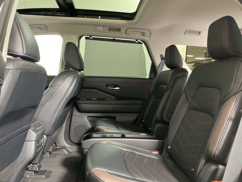 Used 2023 Nissan Pathfinder Platinum image 28