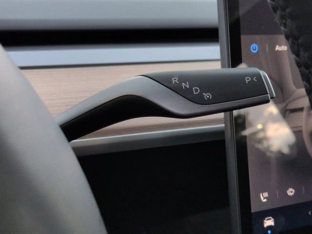 Used 2025 Tesla Model Y Long Range AWD/4WD image 16
