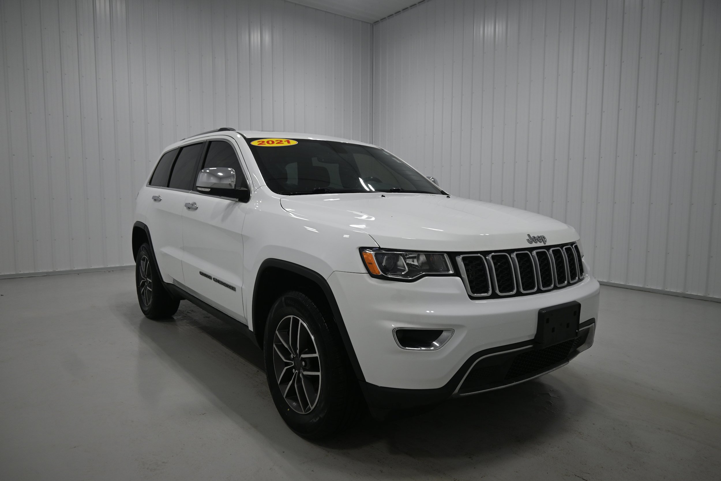 Used 2021 Jeep Grand Cherokee Limited AWD/4WD image 3