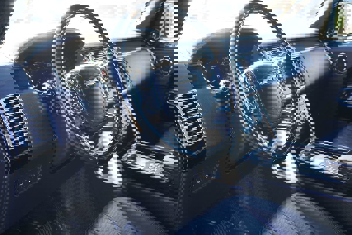 Used 2016 Land Rover Range Rover HSE image 27