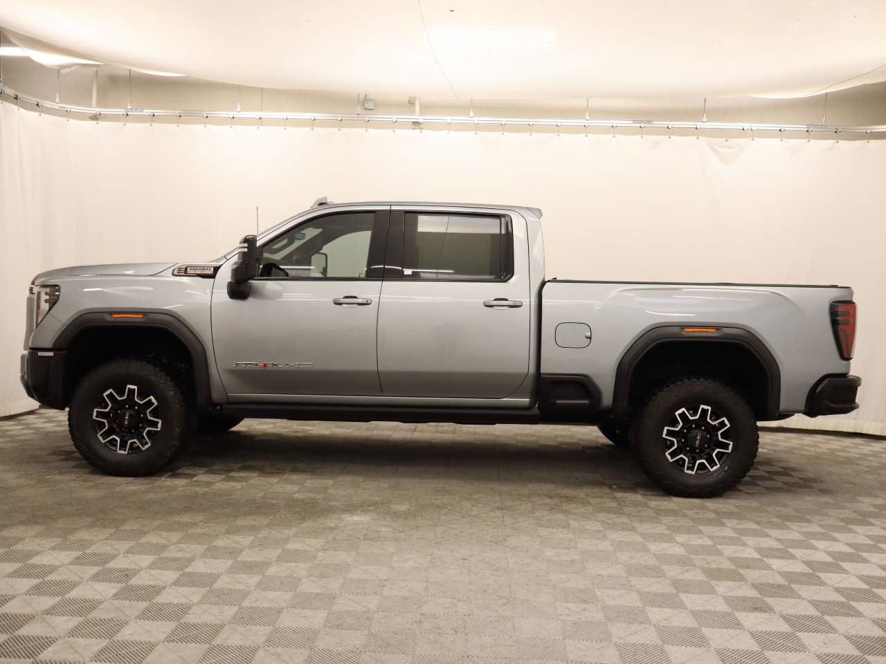 Used 2024 GMC Sierra 2500 AT4X image 2