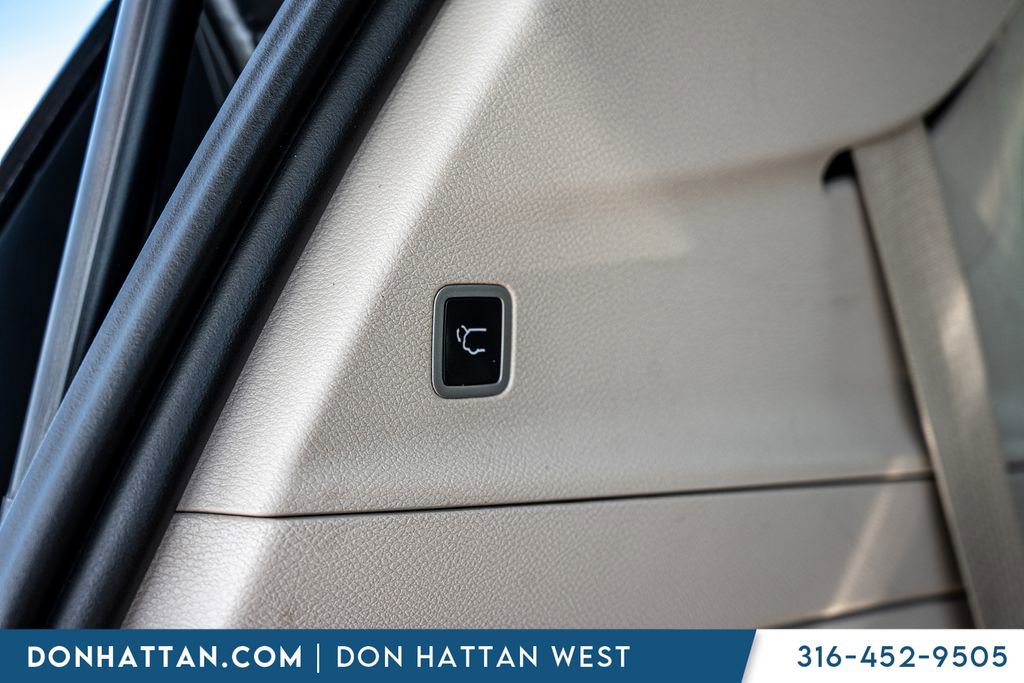Used 2023 Chrysler Pacifica Touring-L image 35