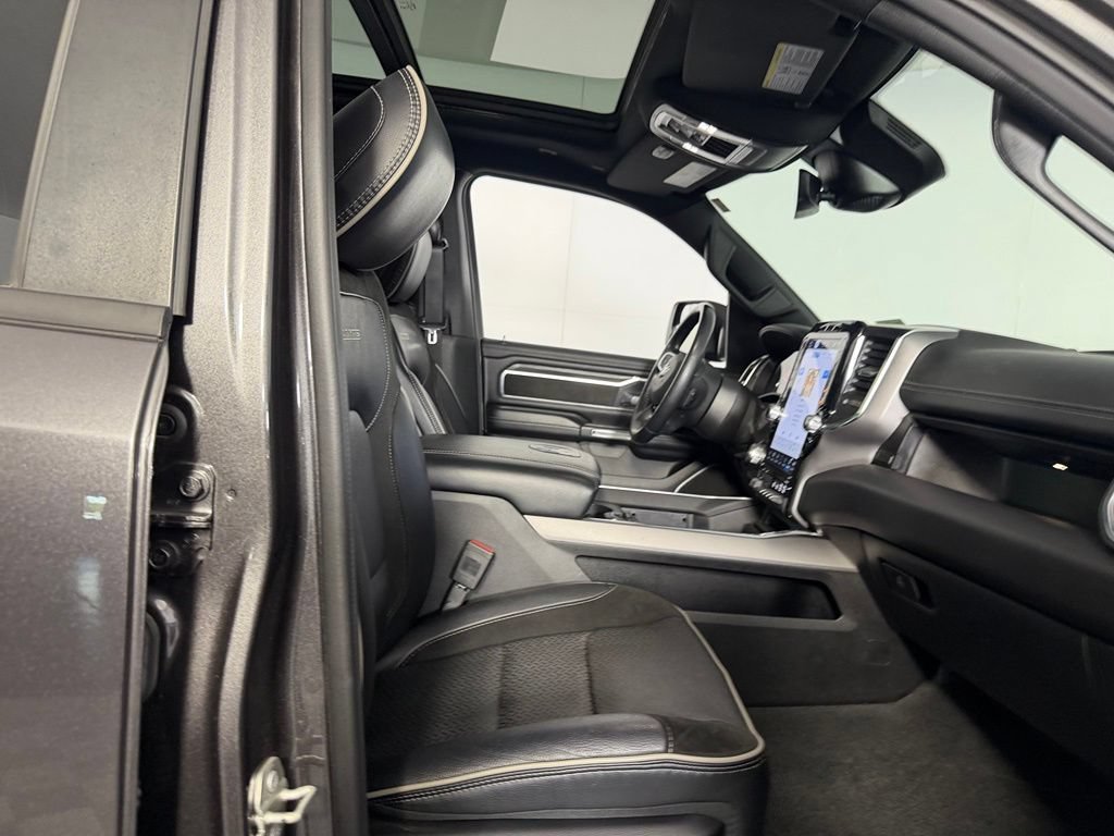 Used 2024 RAM 1500 Laramie AWD/4WD image 31