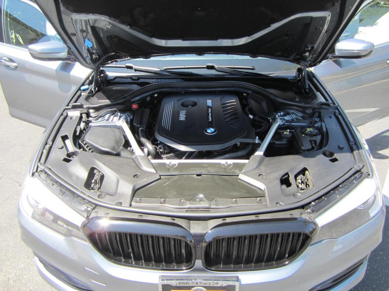 Used 2018 BMW 540i w/ Premium Package image 13