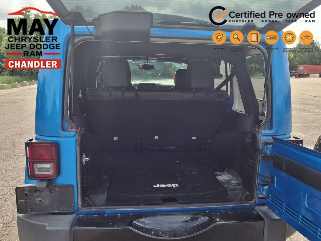Used 2015 Jeep Wrangler Unlimited Sahara AWD/4WD image 19
