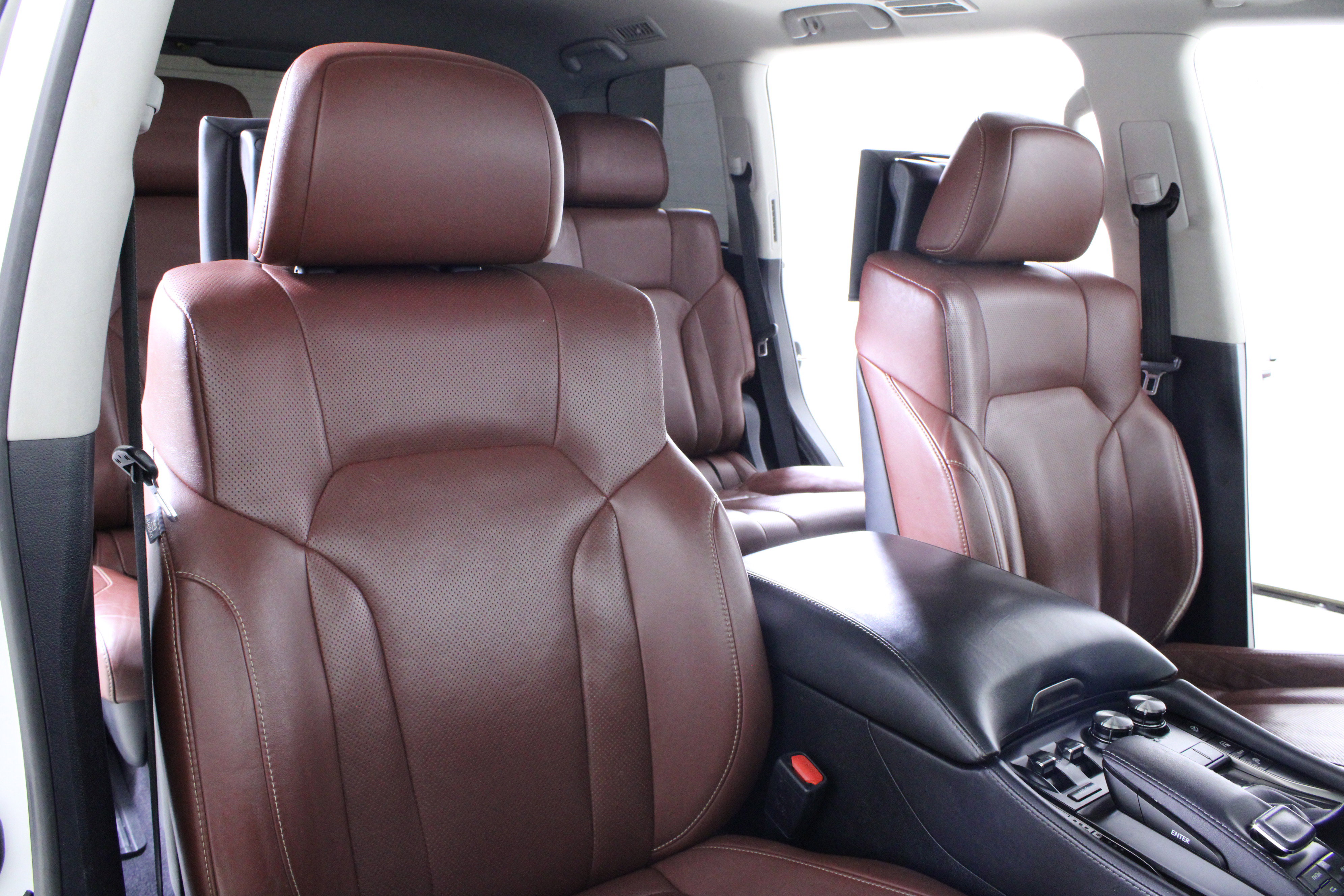 Used 2017 Lexus LX 570 4WD w/ Luxury Package image 18