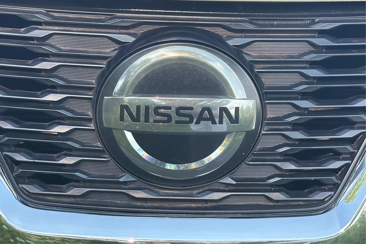 Used 2018 Nissan Rogue SV w/ Premium Package AWD/4WD image 28