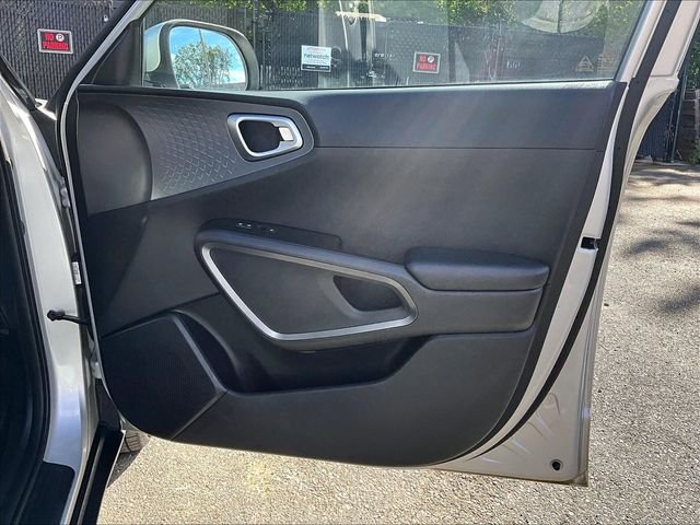 Used 2020 Kia Soul S FWD image 19